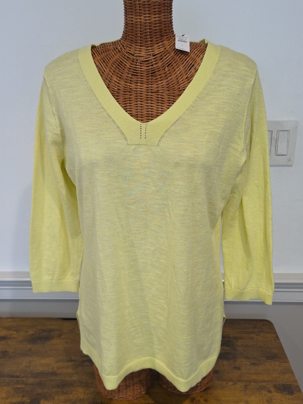 NWT Talbots Pastel Yellow V-Neck Lightweight Pullover Womens Size Large